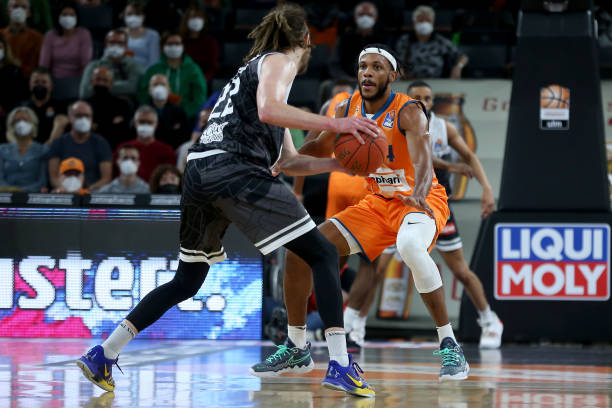 让我们用事 让我们用事